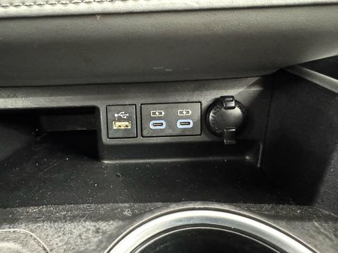 Used 2023 Toyota Highlander LE AWD/4WD image 33
