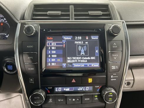 Used 2015 Toyota Camry XLE FWD image 14
