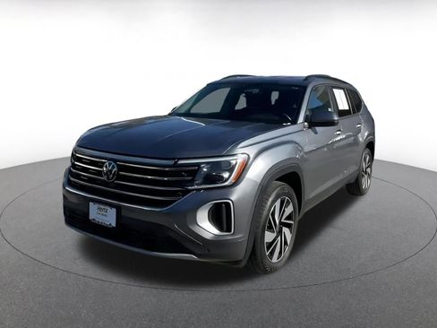 Used 2025 Volkswagen Atlas SE image 7