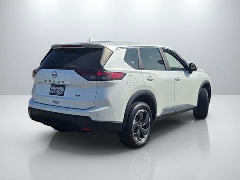 Used 2024 Nissan Rogue SV image 4