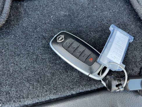 Used 2025 Nissan Pathfinder SV FWD image 21
