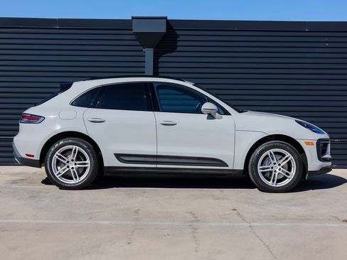 Certified 2022 Porsche Macan image 8