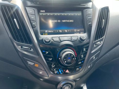 Used 2016 Hyundai Veloster Turbo FWD image 23