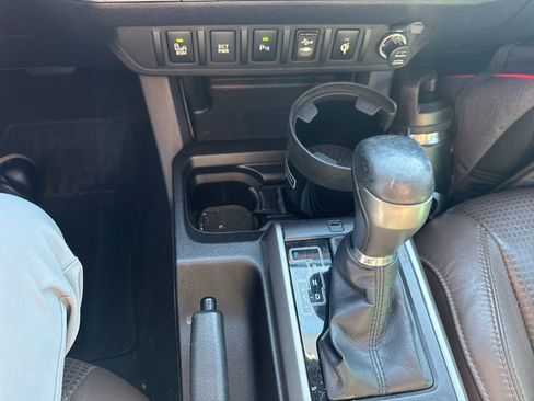 Used 2016 Toyota Tacoma Limited image 22