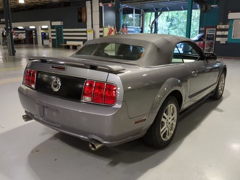 Used 2006 Ford Mustang GT RWD image 8