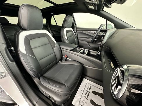 Used 2024 Chevrolet Blazer EV LT image 4