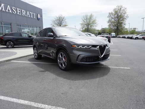 Certified 2024 Alfa Romeo Tonale Ti image 4