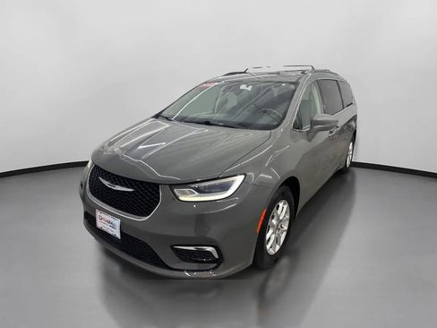 Used 2021 Chrysler Pacifica Touring-L image 4