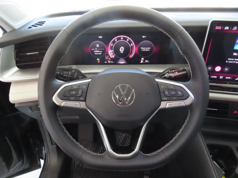 New 2026 Volkswagen Tiguan SE FWD image 14