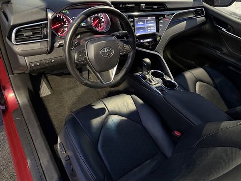 Used 2018 Toyota Camry XSE image 13