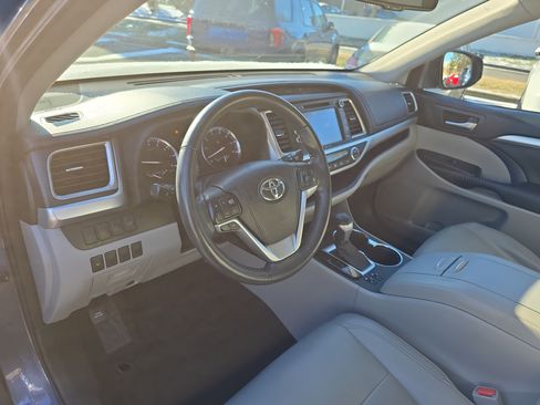 Used 2015 Toyota Highlander XLE image 16