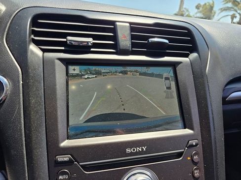 Used 2019 Ford Fusion Energi Titanium FWD image 9