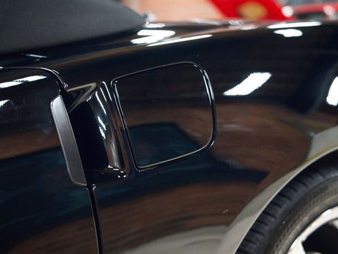 Used 2005 Chevrolet Corvette Convertible w/ Preferred Equipment Group image 29