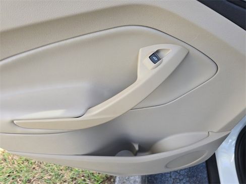 Used 2018 Ford Escape SE image 9