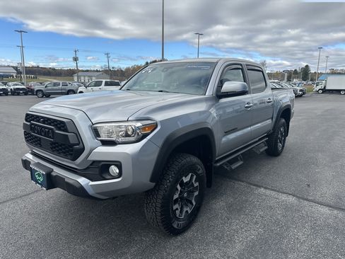 Used 2021 Toyota Tacoma TRD Off-Road image 3