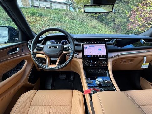 New 2025 Jeep Grand Cherokee Summit image 11