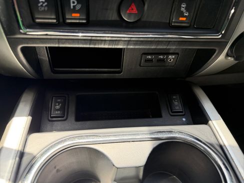 Used 2019 Nissan Titan SV w/ SV Convenience Package RWD image 25