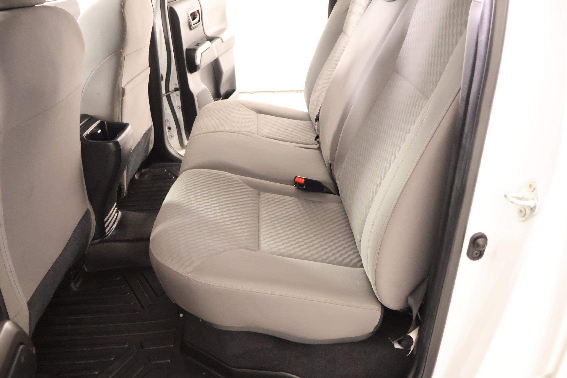 Used 2022 Toyota Tacoma SR5 w/ SR5 Appearance Package (SM) RWD image 11