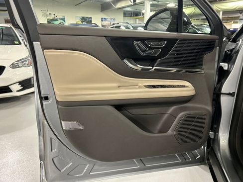 Used 2022 Lincoln Corsair AWD w/ Equipment Group 101A image 9