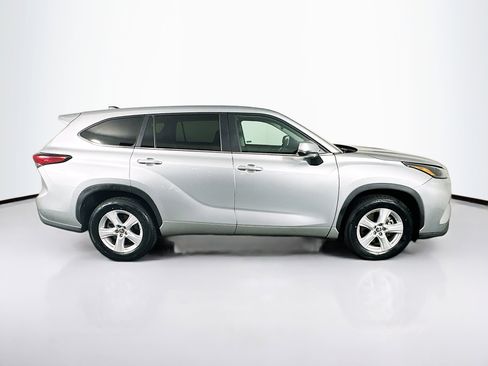 Used 2023 Toyota Highlander L FWD image 10