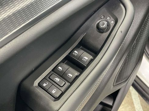 Used 2024 Jeep Grand Cherokee L Laredo image 24