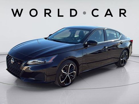 Used 2025 Nissan Altima 2.5 SR w/ SR Premium Package image 6