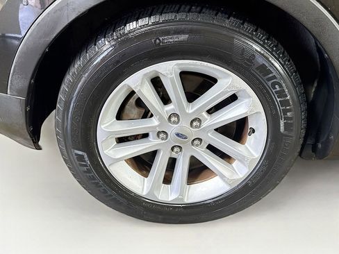 Used 2015 Ford Explorer XLT w/ Equipment Group 202B FWD image 40