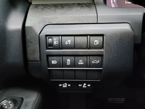 Used 2025 Toyota Tacoma Limited image 18