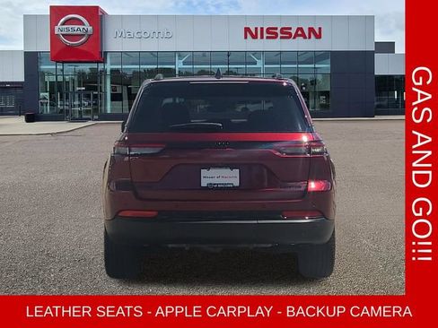 Used 2023 Jeep Grand Cherokee Limited w/ Black Appearance Package AWD/4WD image 6