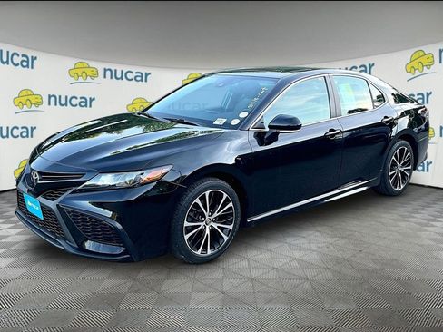 Used 2021 Toyota Camry SE FWD image 3