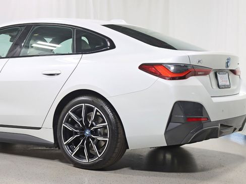 Used 2022 BMW i4 eDrive40 w/ M Sport Package image 10