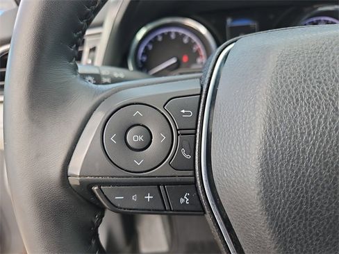 Used 2020 Toyota Camry SE image 21