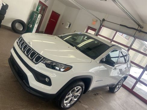 New 2026 Jeep Compass Latitude image 4
