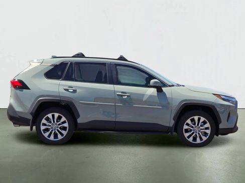 Used 2023 Toyota RAV4 XLE Premium FWD image 7