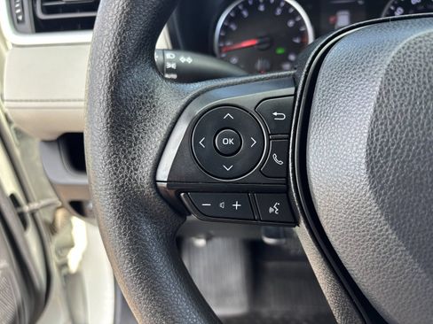 Used 2022 Toyota RAV4 XLE w/ Convenience Package FWD image 30