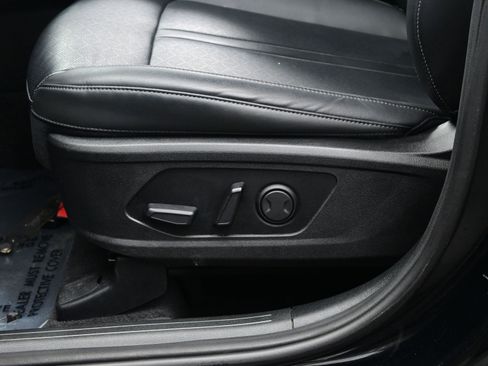 Used 2023 Kia Sorento SX image 11