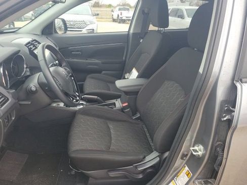 Used 2025 Mitsubishi Outlander Sport LE AWD/4WD image 13