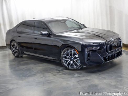 Used 2023 BMW i7 xDrive60 w/ Parking Assistance Package image 5