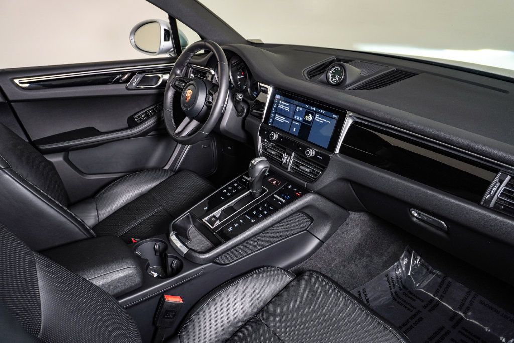 Certified 2026 Porsche Macan AWD/4WD image 14