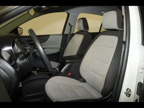 Used 2018 Chevrolet Equinox LS FWD image 12