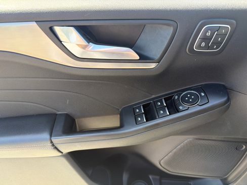 Used 2022 Ford Escape Titanium FWD image 17