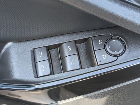 Used 2025 Chevrolet Equinox LT image 10