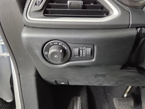 New 2026 Chrysler Pacifica Select FWD image 17
