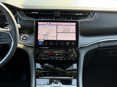 Used 2023 Jeep Grand Cherokee L Limited image 15