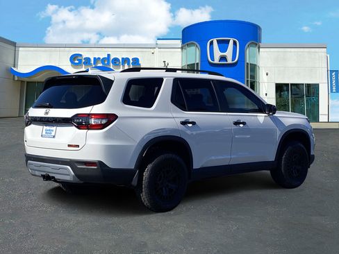 New 2025 Honda Pilot TrailSport image 6