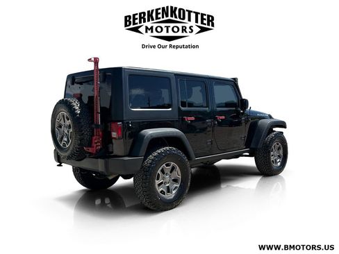 Used 2016 Jeep Wrangler Unlimited Rubicon w/ Connectivity Group AWD/4WD image 3