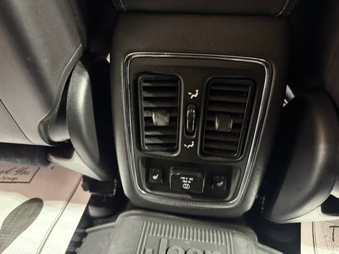 Used 2012 Jeep Grand Cherokee Overland AWD/4WD image 25