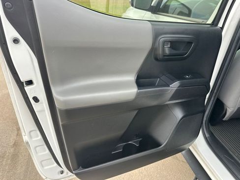 Used 2022 Toyota Tacoma SR AWD/4WD image 21