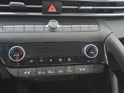 Certified 2023 Hyundai Elantra Limited image 23