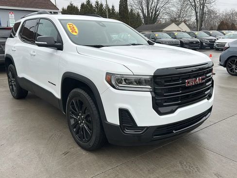 Used 2023 GMC Acadia SLE w/ Driver Convenience Package FWD image 3